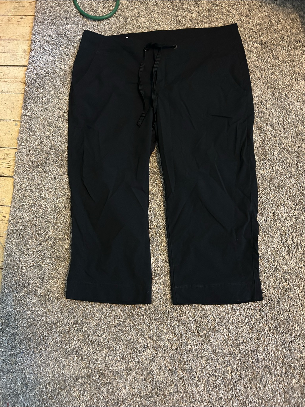Columbia Black Women's Cropped Drawstring Active Capris
